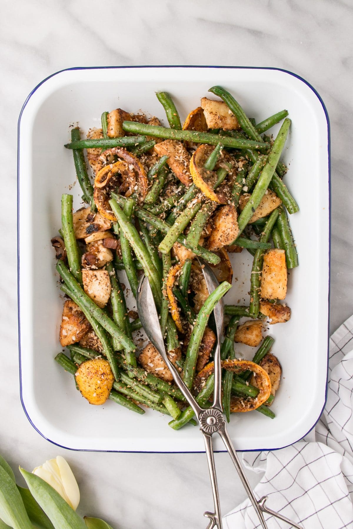 This Green Beans and Halloumi Salad with Roasted Lemons and Shallots has crisp and crunchy green beans with salty Halloumi cheese and flavours bursts from roasted lemon and shallots. #greenbeans #salad