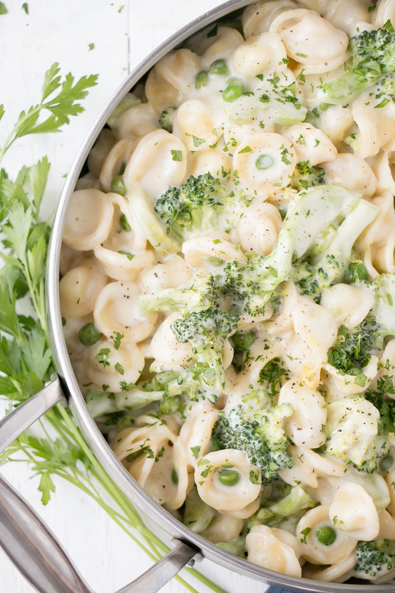 Creamy white 3 cheese One Pot Pasta with Broccoli and Peas