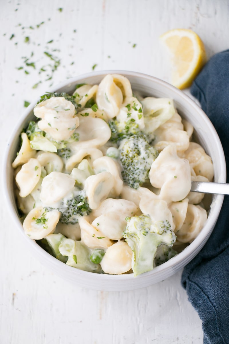 Creamy white 3 cheese One Pot Pasta with Broccoli and Peas