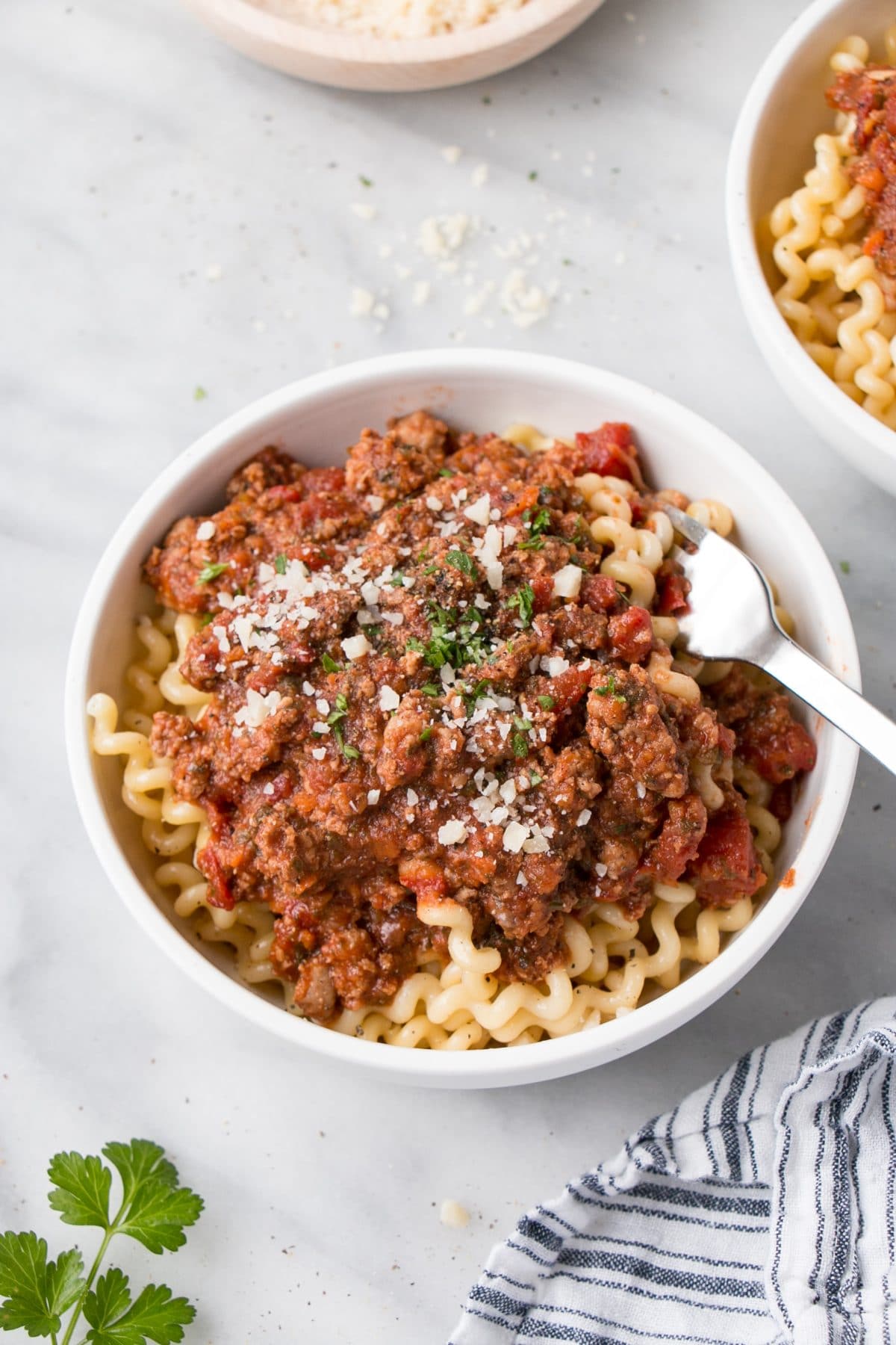 Weekday Ragù is packed with tons of vegetables and flavour! It's perfect for busy days and picky-eaters! Can be made in either a slow cooker or an instant pot! #instantpot #slowcooker #pastasauce #kidfriendly #comfortfood