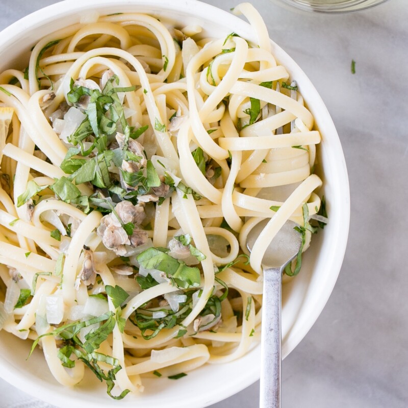 Linguine with Clam Sauce Recipe - My Kitchen Love